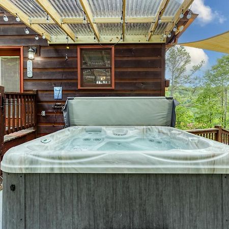 Trout N' About Your Blue Ridge Mountains Retreat, Hot Tub + Game Room! Ellijay Exterior foto
