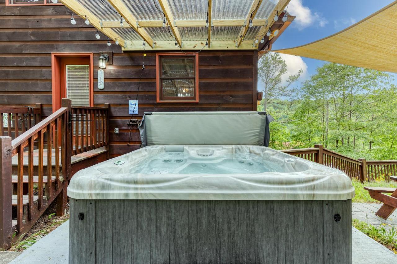 Trout N' About Your Blue Ridge Mountains Retreat, Hot Tub + Game Room! Ellijay Exterior foto