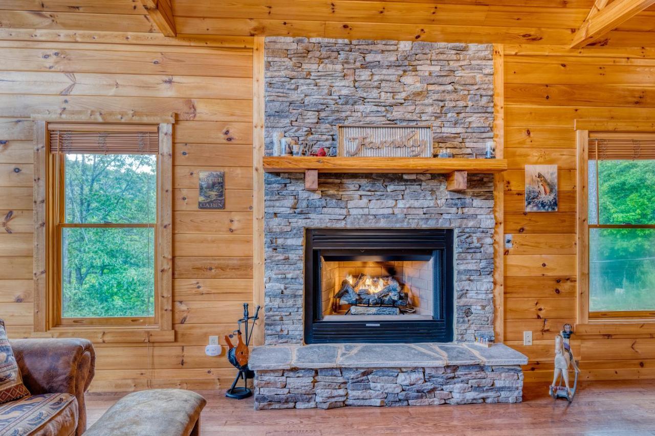 Trout N' About Your Blue Ridge Mountains Retreat, Hot Tub + Game Room! Ellijay Exterior foto